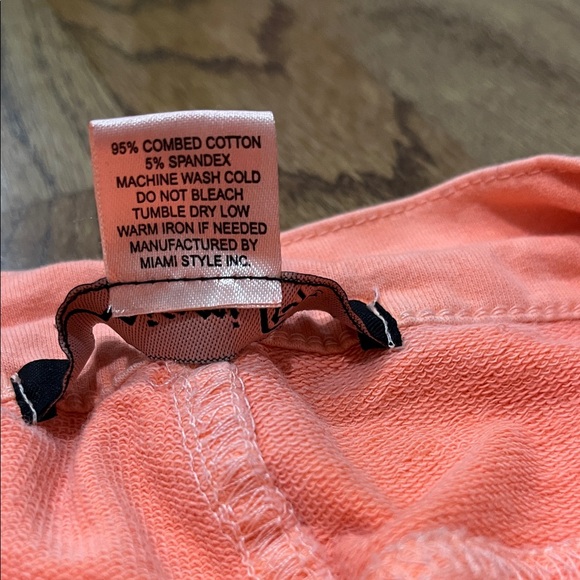 Hooters Women's Pocket Shorts - Picture 4 of 7